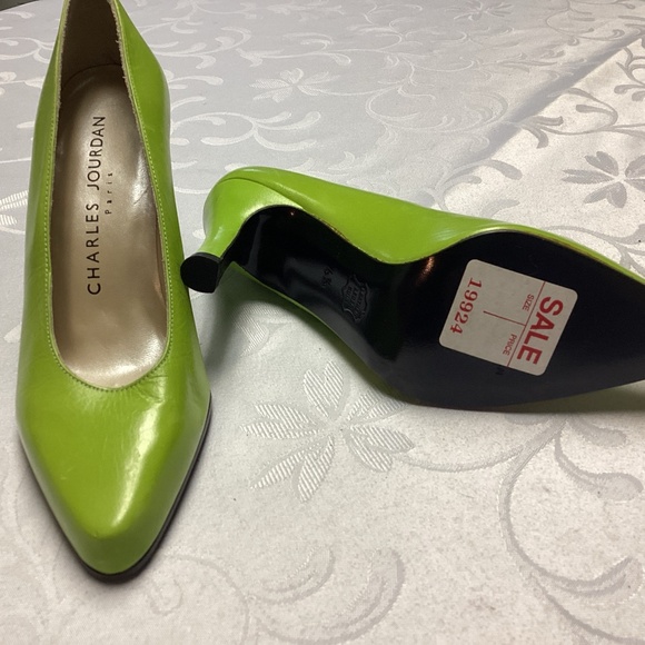 Charles Jourdan  APPLE GREEN HEELS SIZE 4/1/2 RARE SIZE.  See description💚💚💚 - Picture 7 of 13
